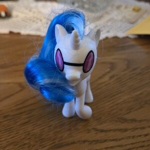 DJ Pon 3 My Little Pony G4 Pony White With Blue Hair Brushable